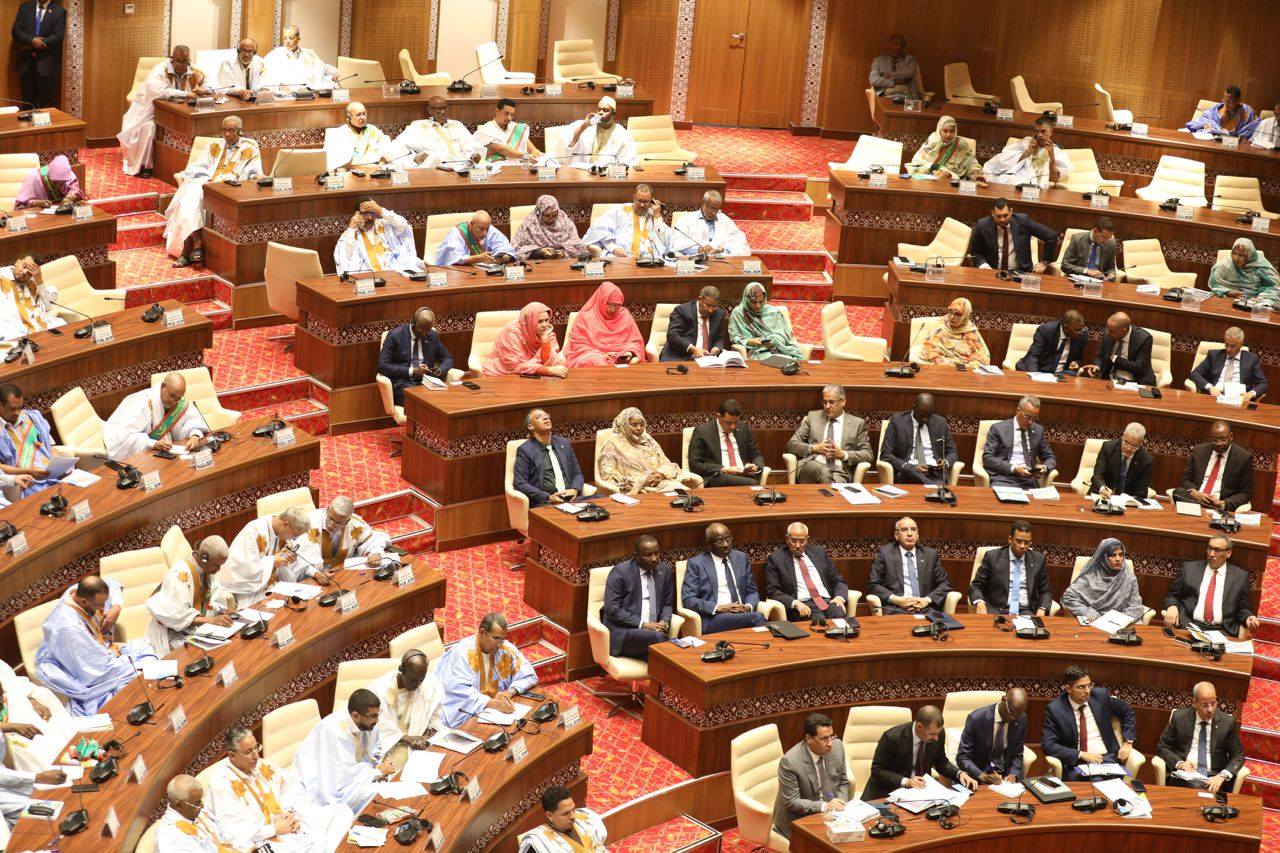 موريتانيا – البرلمان يناقش نتائج عمل الحكومة التي عرضتها رئيسة الوزراء صحارى ميديا