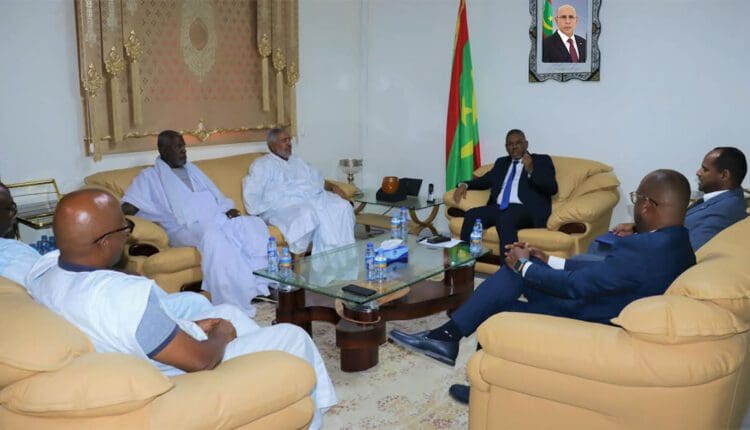 الحكومة تبحث مع عمد نواكشوط توحيد الجهود لتحسين النظافة